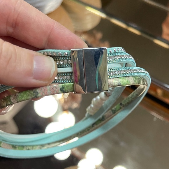 Wraparound Bracelet with Magnet Clasp - Picture 5 of 5